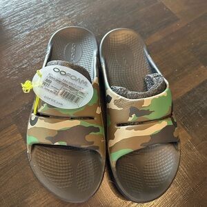 OOFOS Men's Camo Slide Sandals in Green, Brown and Tan
